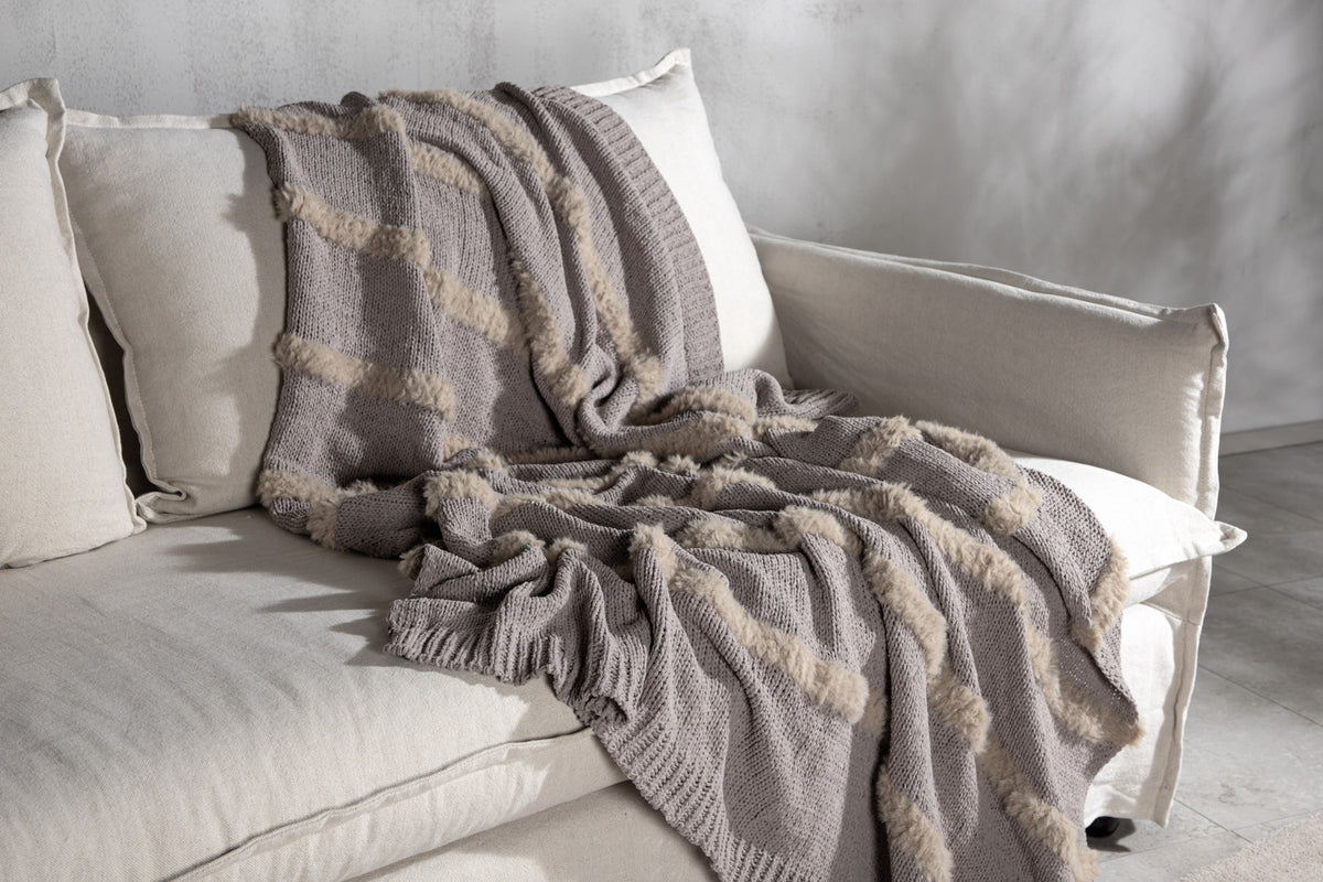 Katleen pläd 170 x 130 cm, ljusgrå fuskpäls