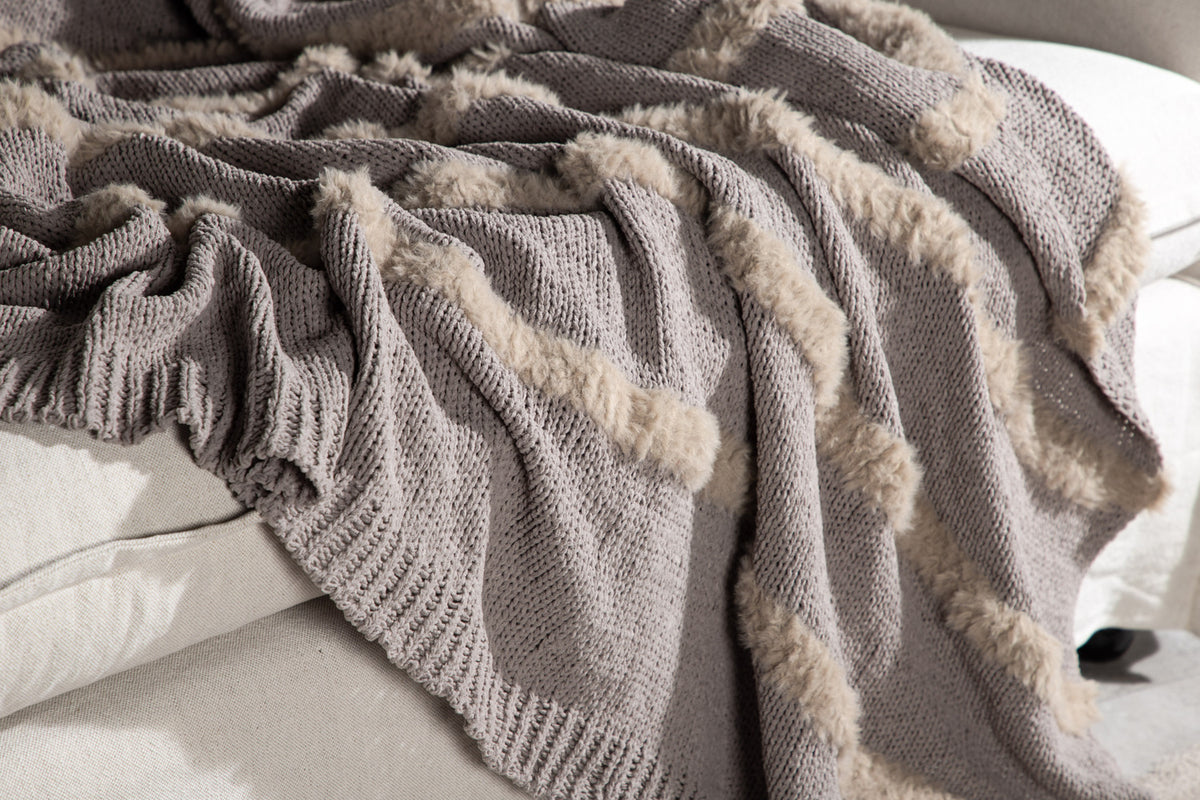 Katleen pläd 170 x 130 cm, ljusgrå fuskpäls