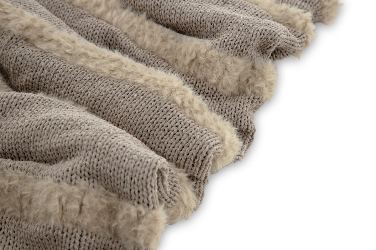 Katleen pläd 170 x 130 cm, ljusgrå fuskpäls