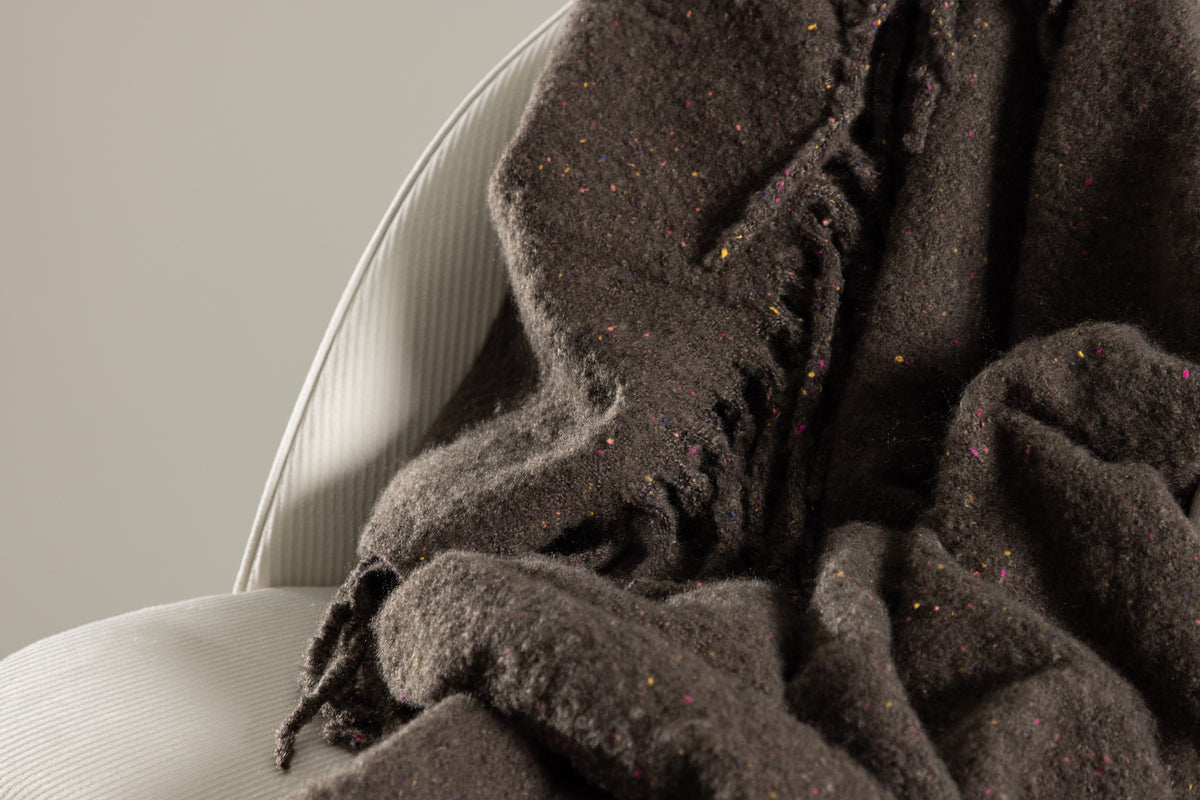 Tilly pläd 170 x 130 cm, mörkgrå