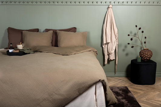 Mila brunt påslakanset till dubbelsäng