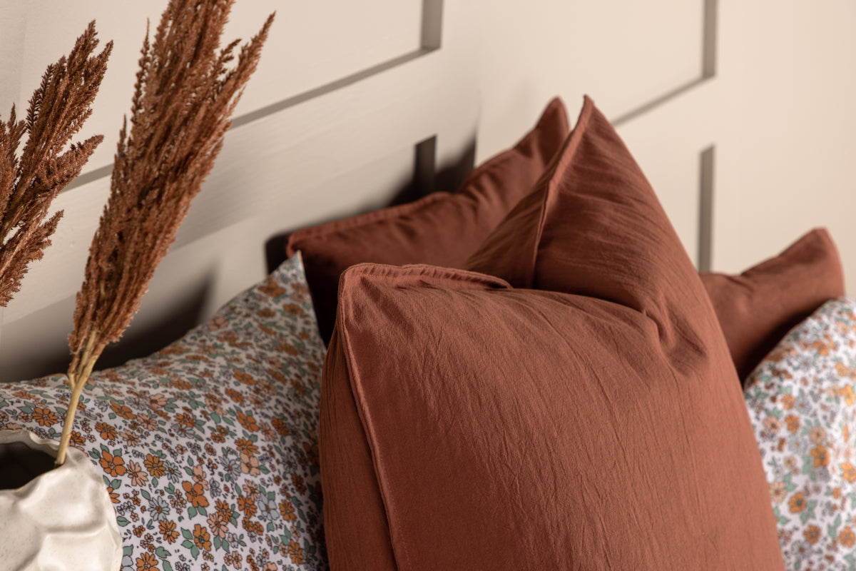 Ronja kuddfodral 60 x 60 cm, rostad röd