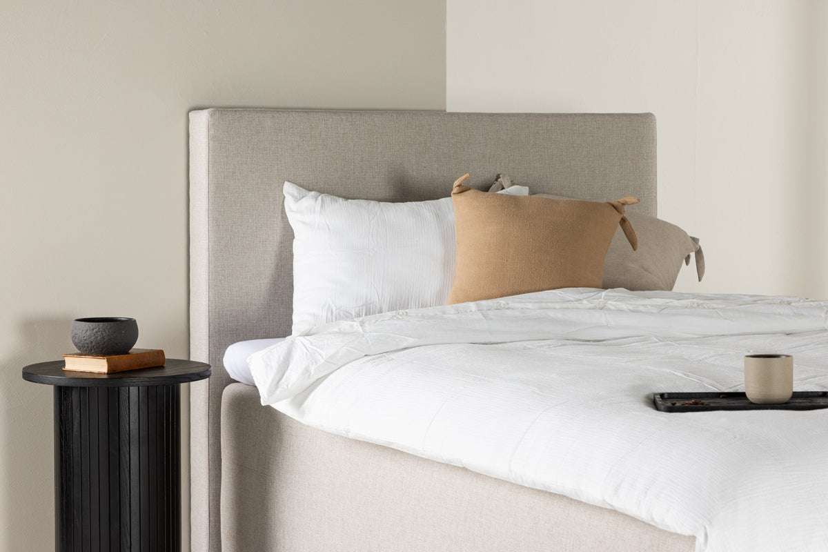 Mesa enkelsäng 120x 200, beige